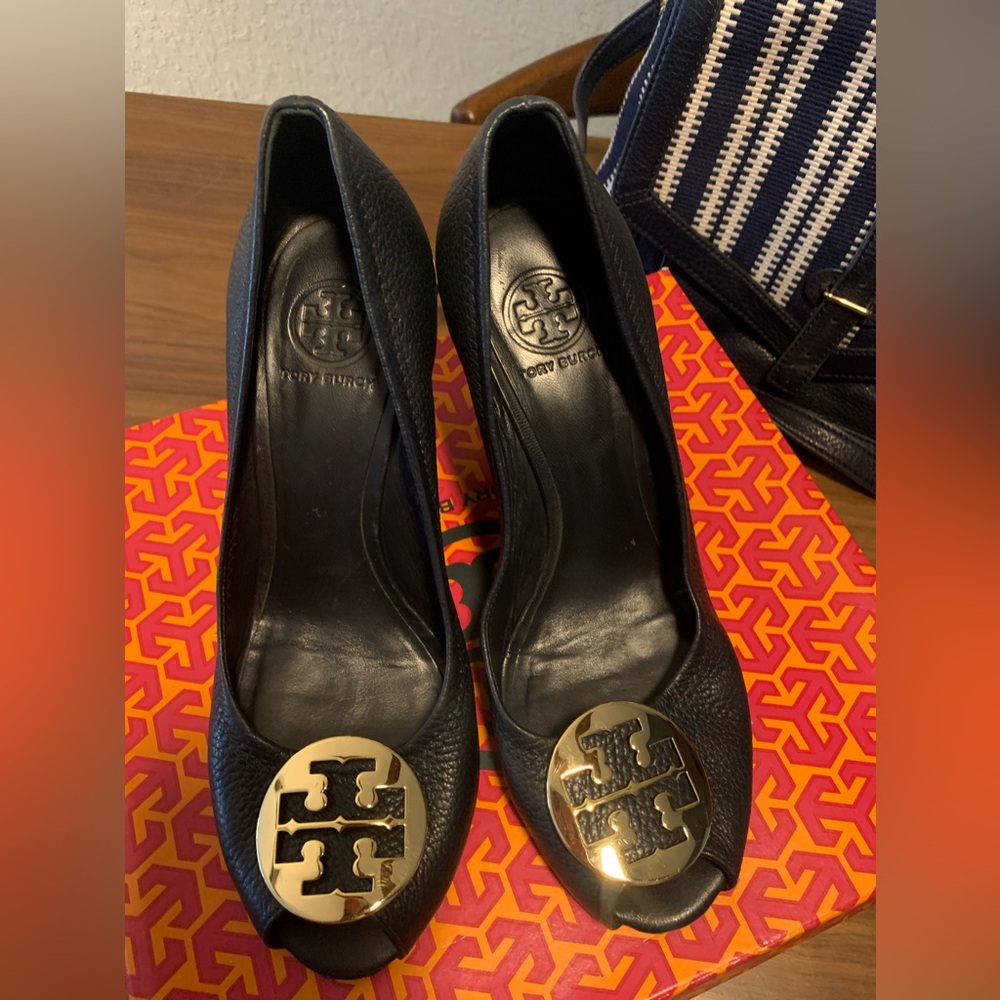 Tory Burch Julianne Navy/gold wedges Size 9.5
